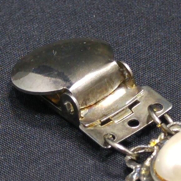 Vintage Sweater Clip, Large Oval Faux Pearls, Silver Tone, 1950s, 5 Inches - Picture 9 of 10